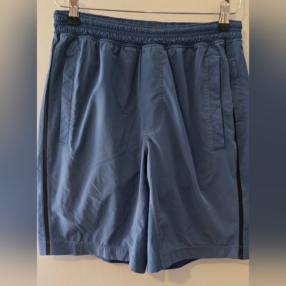 Lululemon men's size medium, lined shorts. 9" inseam